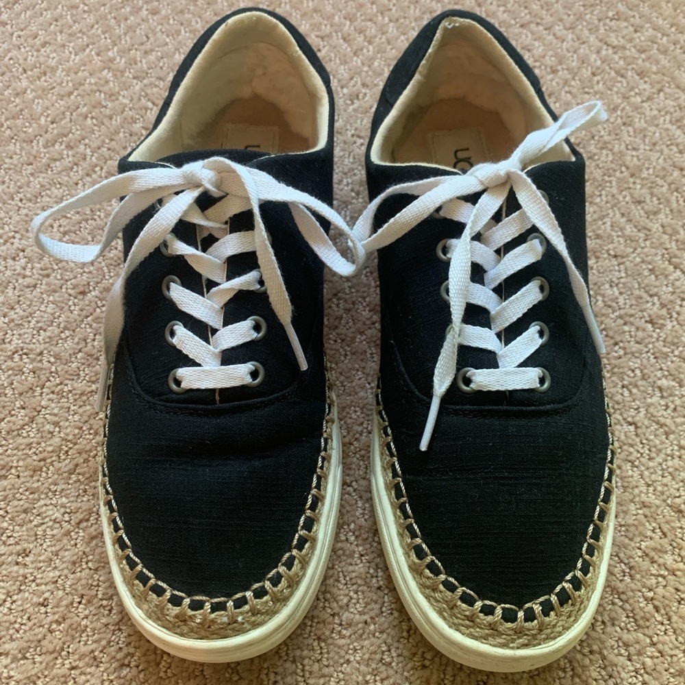 Women’s Black Ugg Eyan ll Sneakers Size 9